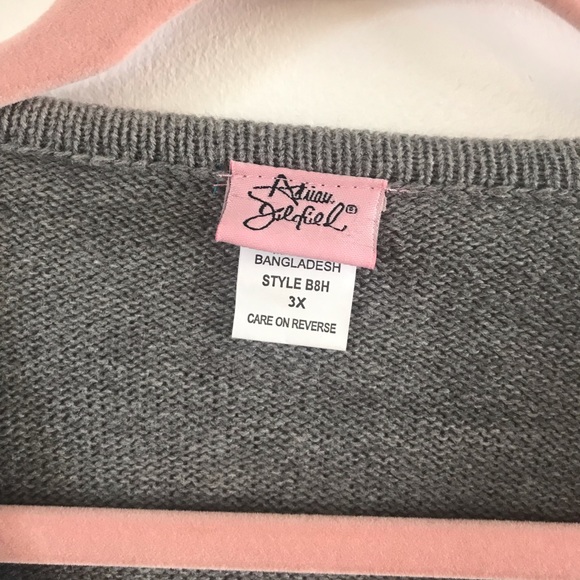 Gorgeous Christmas sweater it’s a must to be part of your wardrobe. - Picture 2 of 4